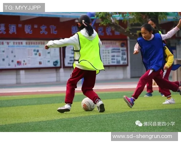 校园足球明星风采展现青春活力与梦想追逐的精彩瞬间 校园足球明星风采展现青春活力与梦想追逐的精彩瞬间