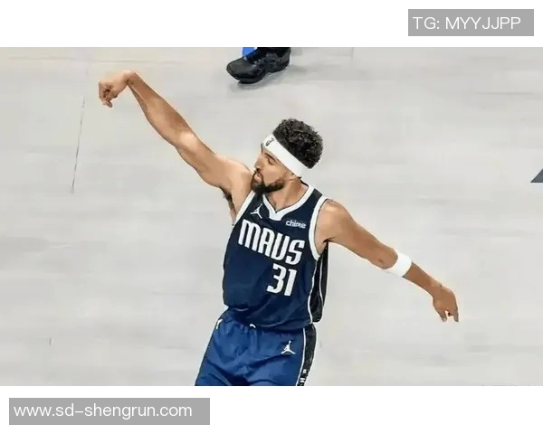 汤普森与快船对决战靴分析揭示球场风格与技术特点